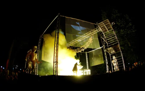giganci-teatr-a-00009-upscaled
